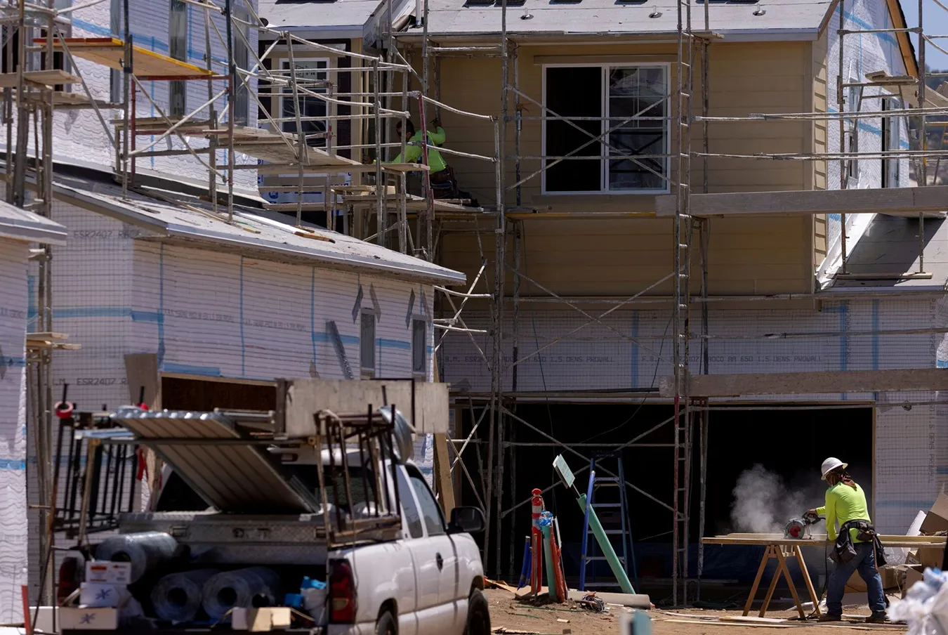 Homebuilder Stocks: What Backlogs and Cancellations Reveal About Housing Demand