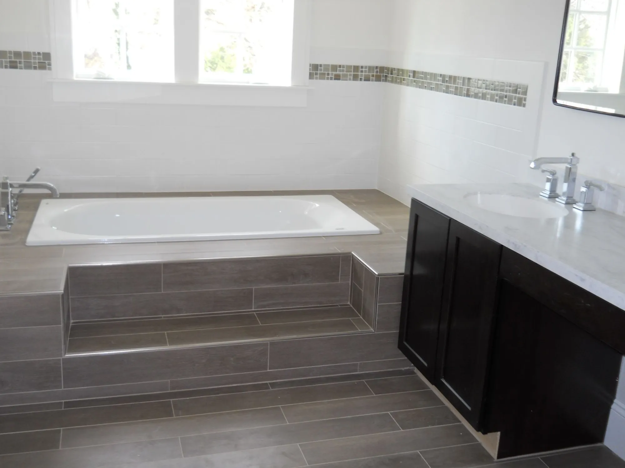 How to Remodel a Bathtub Without Replacing Your Entire Bathroom