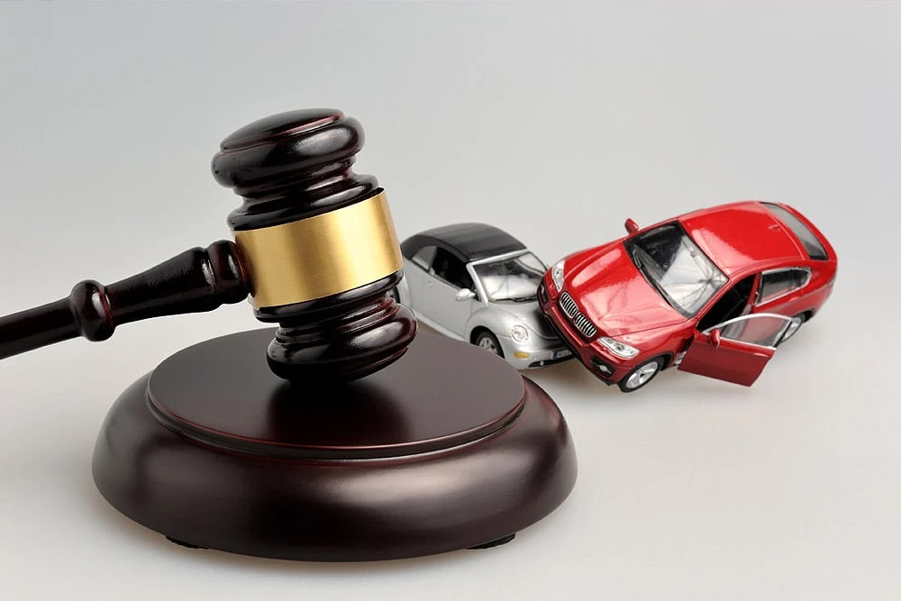 When to Hire a Lawyer After a Car Accident