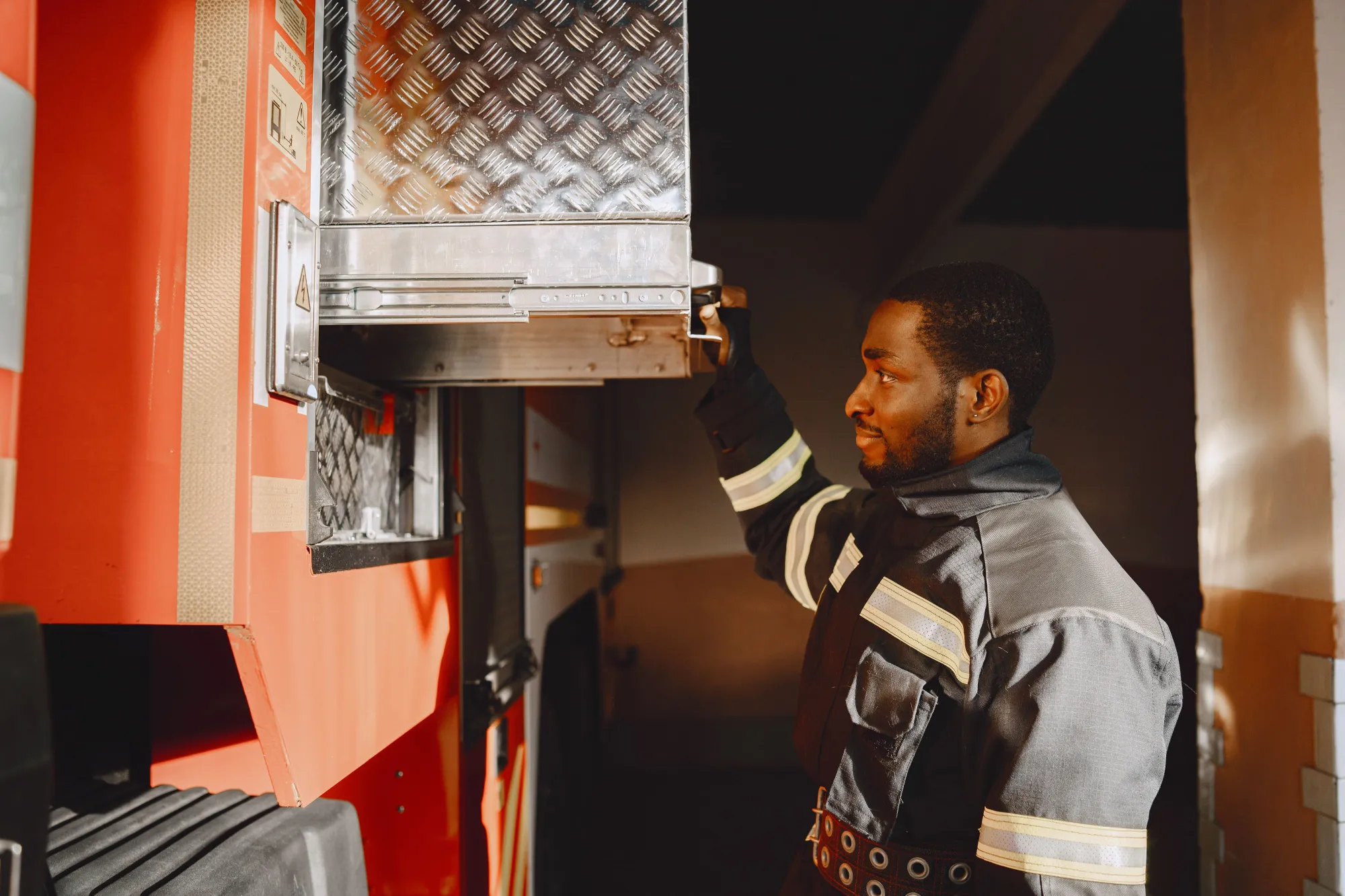 Why On-Truck Fall Prevention Is Important for Fleet Operations