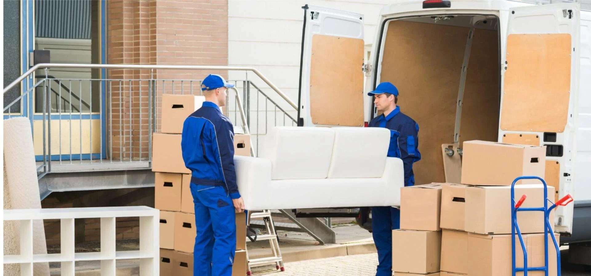Expect a process with order, quality and punctuality of the moving service.