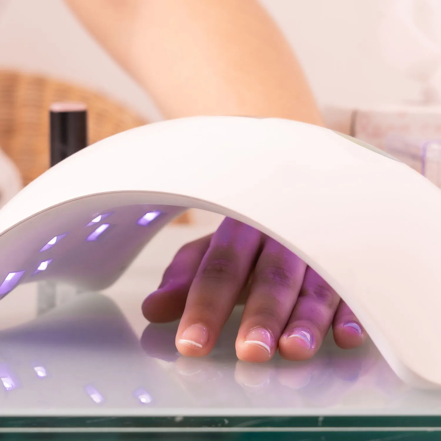 Nail Salon Air Purifier: Fix Fumes During Acrylics & Polish