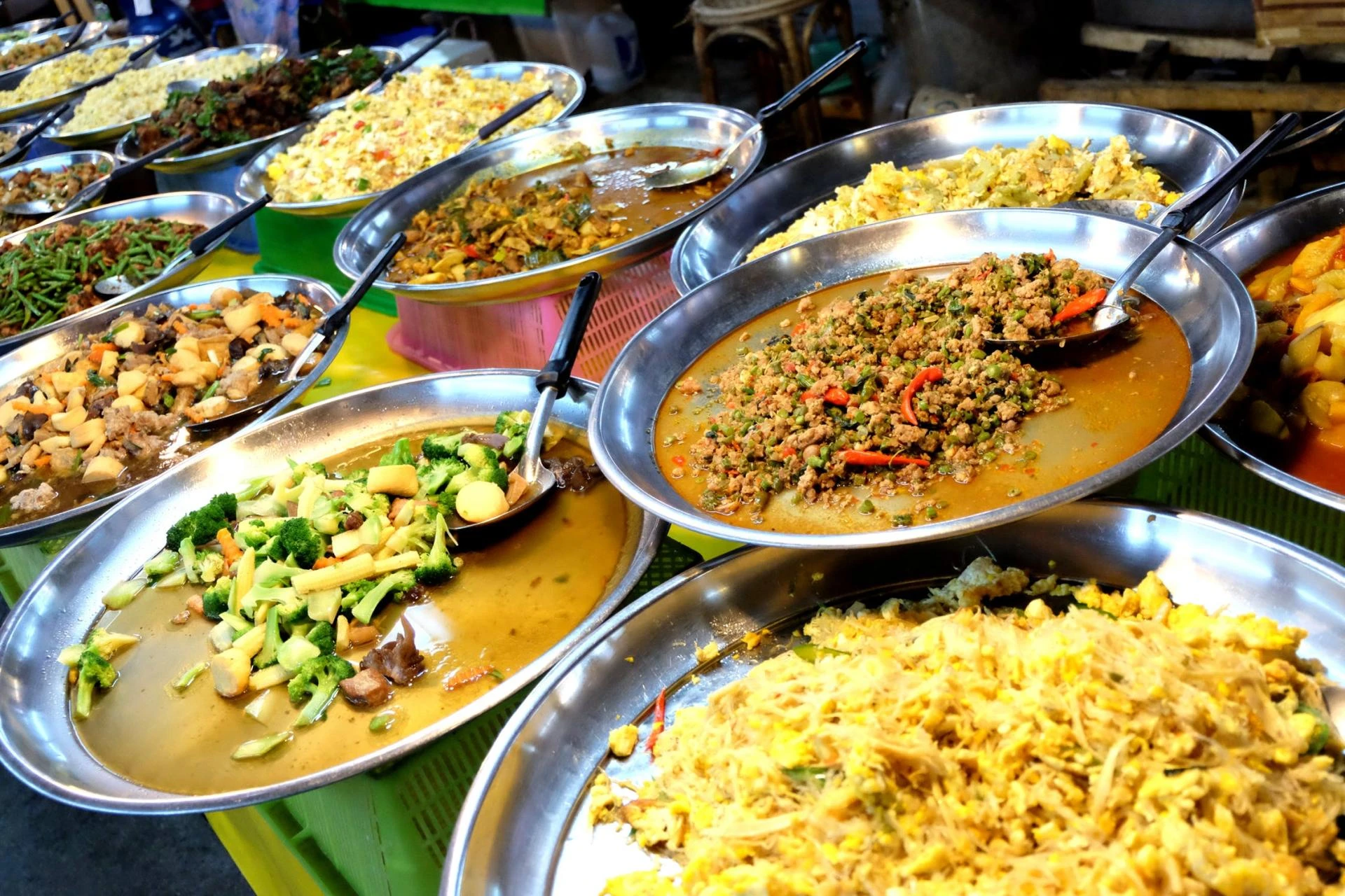 Top 10 Street Food You Should Try On Your Thailand Trip