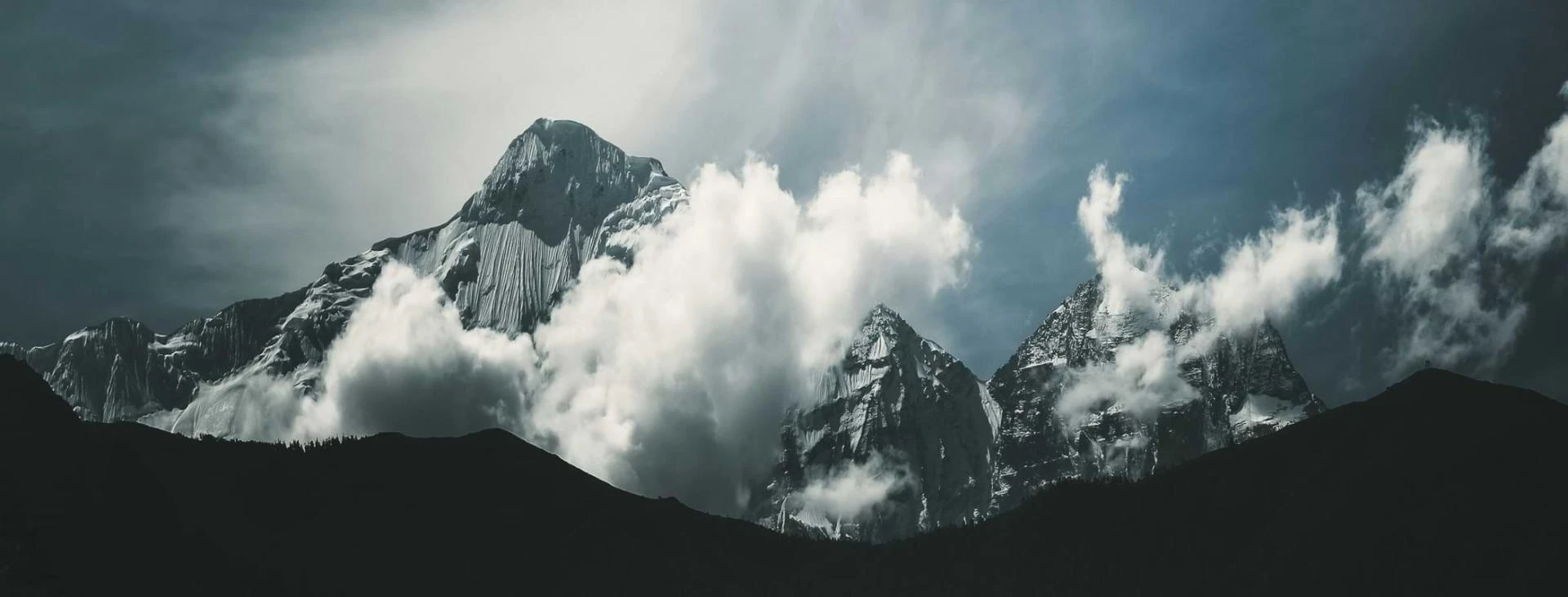 THE Everest Three Passes Trek: A Comprehensive Guide