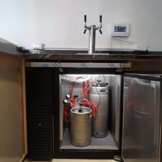 Asi logre instalar mi dispensador de cerveza en la barra.