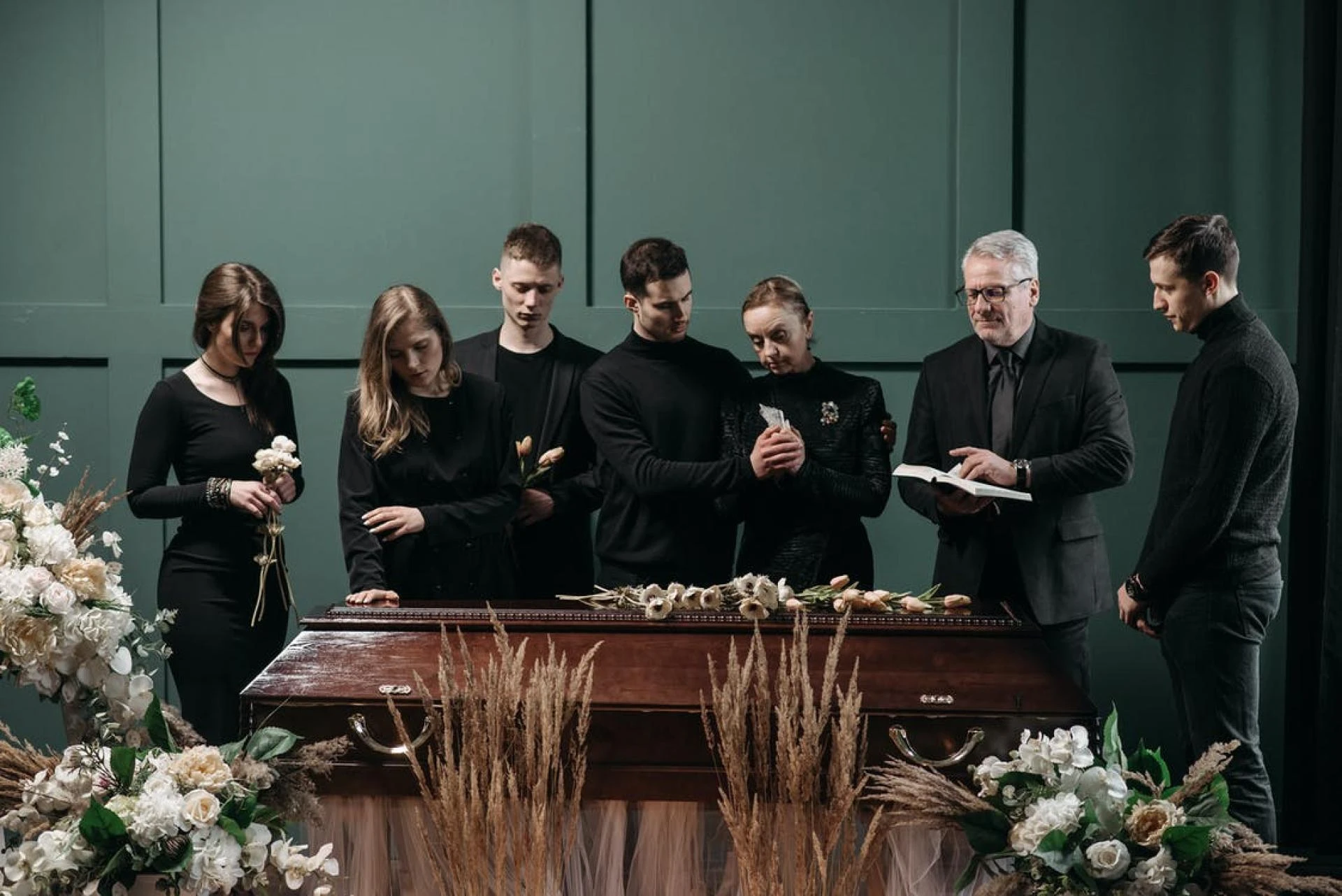 10 Popular Christian Hymns And Songs For A Funeral