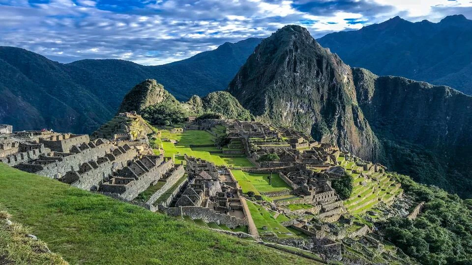 How Much Does It Cost to Hire an Employee in Peru?