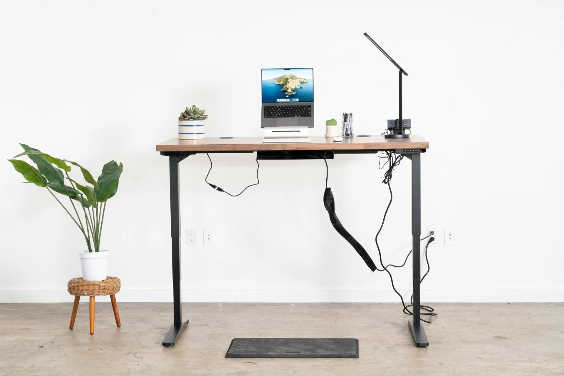 The Standing Desk and Ergonomics: How Do They Relate?