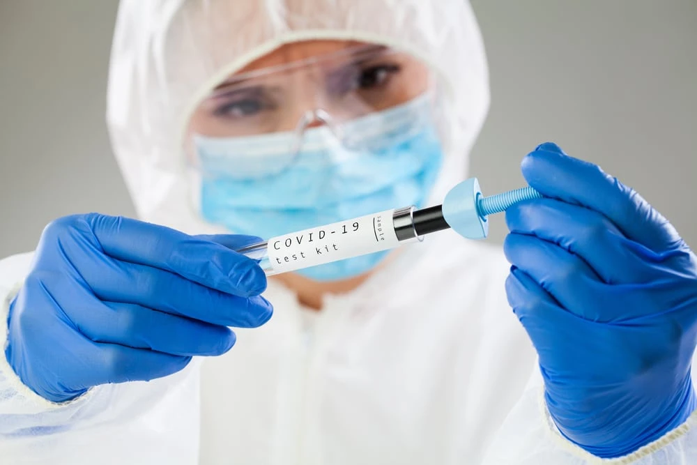 What Are The Differences Between a Medical Lab Technologist And a Medical Lab Technician?