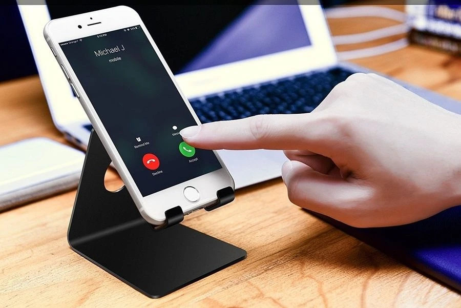 The Advantages of Using a Mobile Phone Stand for Video Calls