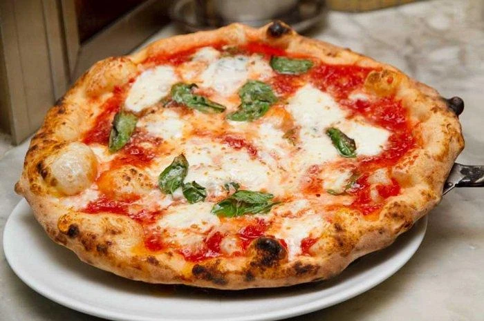 Delving into the Heart of Naples: Exploring its Authentic Pizzerias