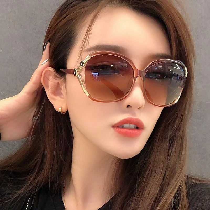 REASONS WHY TO WEAR SUNGLASSES WITH CONTACTS