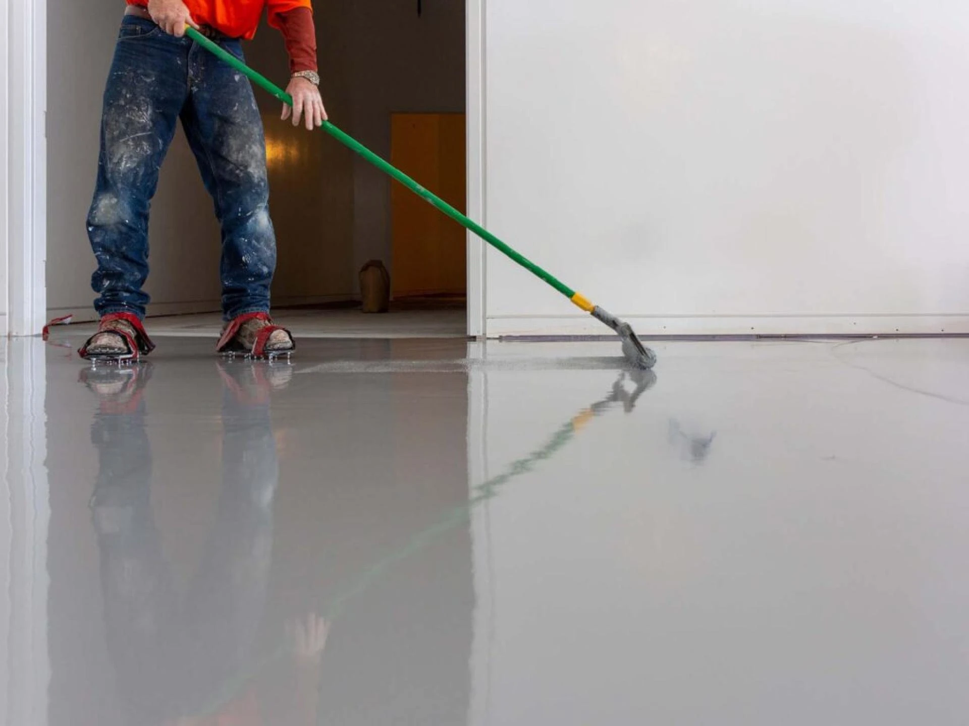 Mastering Proximity: Strategic Tips for Locating Top Epoxy Floor Coating Contractors Nearby