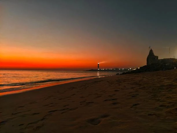 Dwarka Lighthouse: Watch a Beautiful Sunset Here!