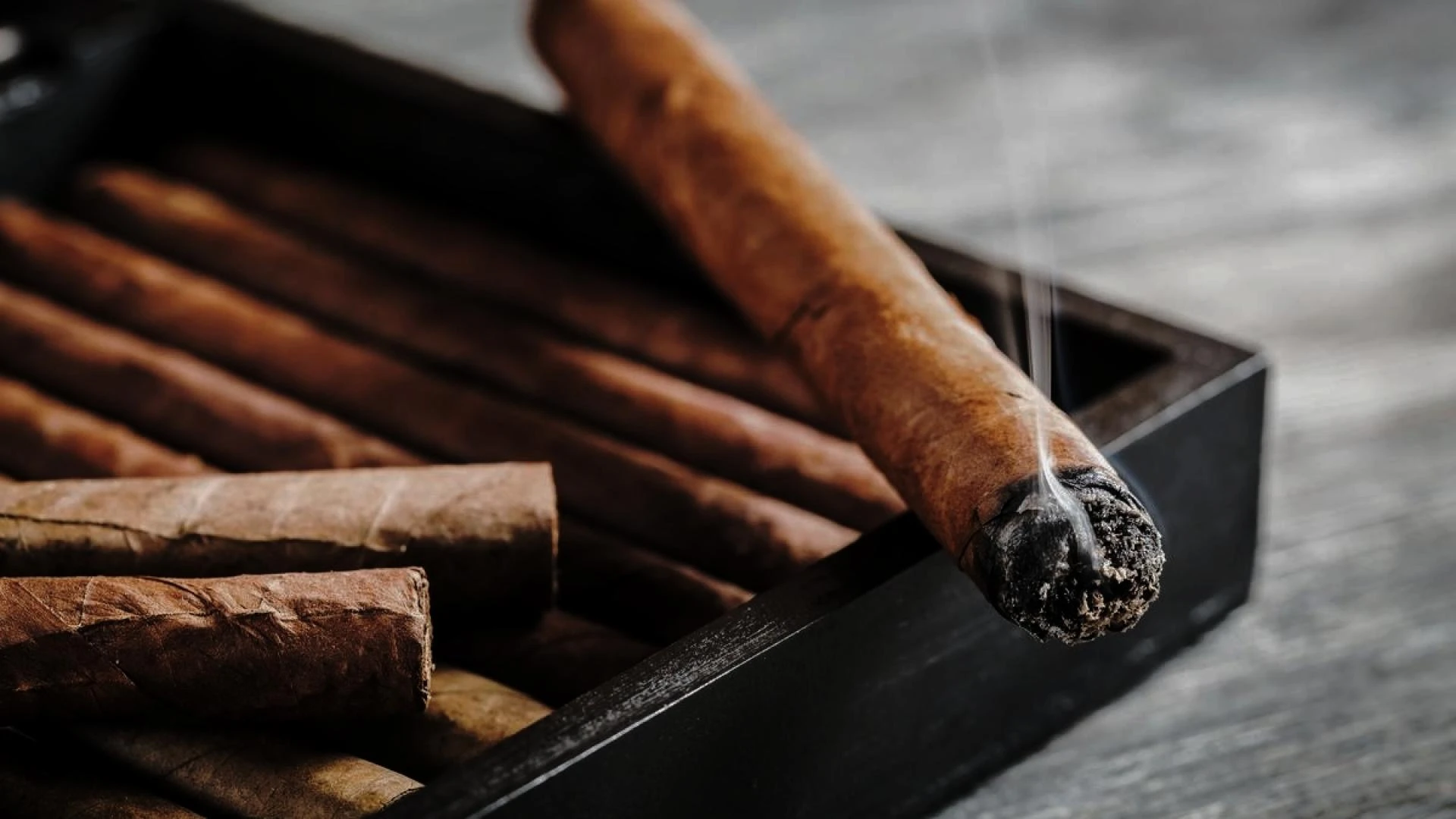The Art of Pairing Drinks with Black And Mild Cigars: A Connoisseur's Choice