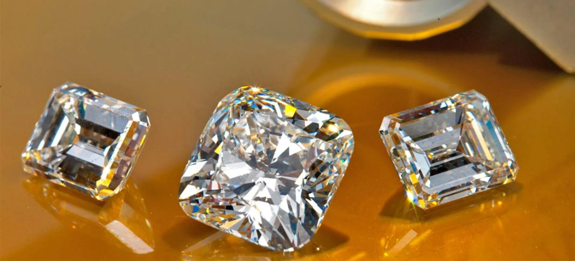 Lab-Grown Diamonds: The Future of Diamond Jewelry in the UK"