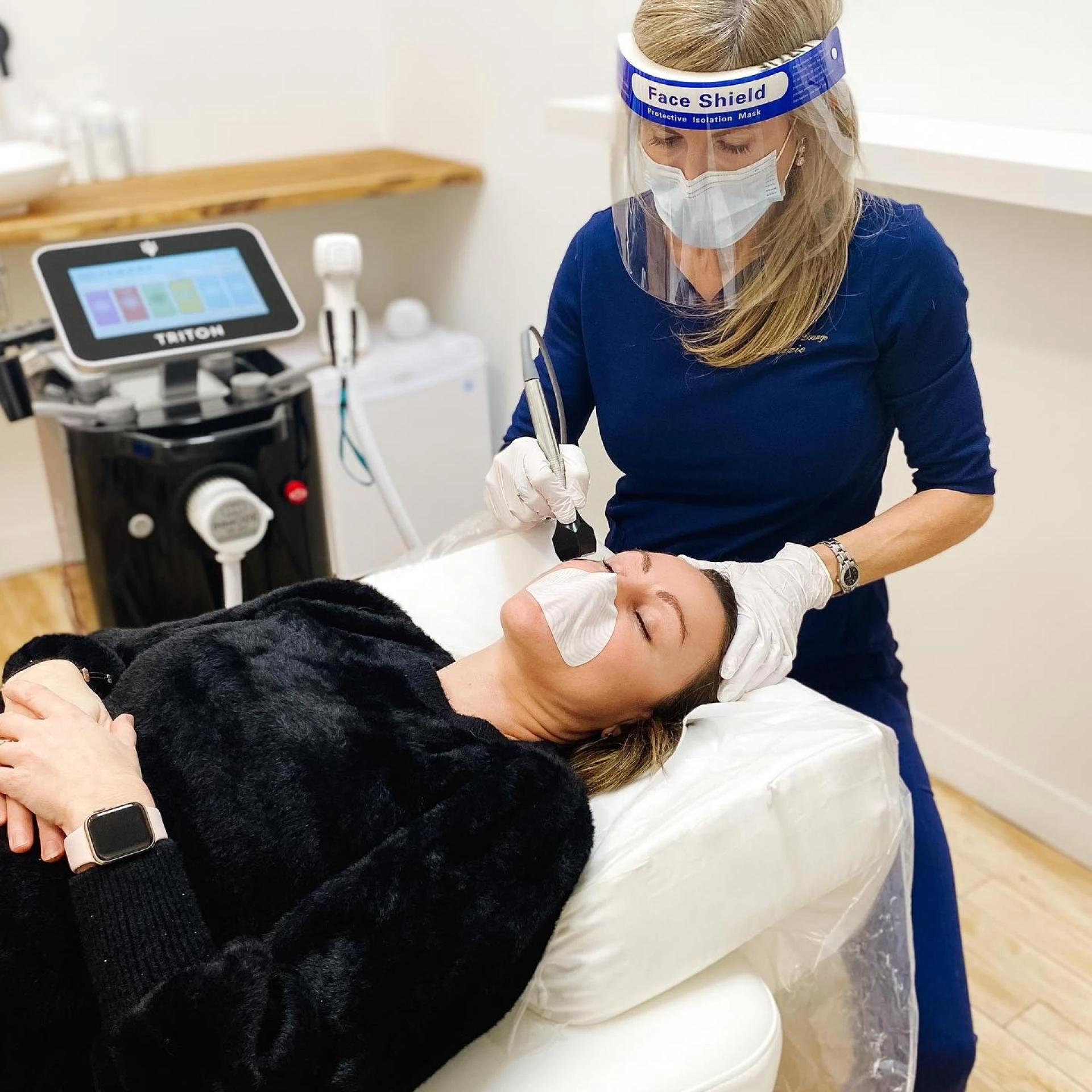 How a Medical Aesthetic Clinic Can Help You Get Rid of Frown Lines