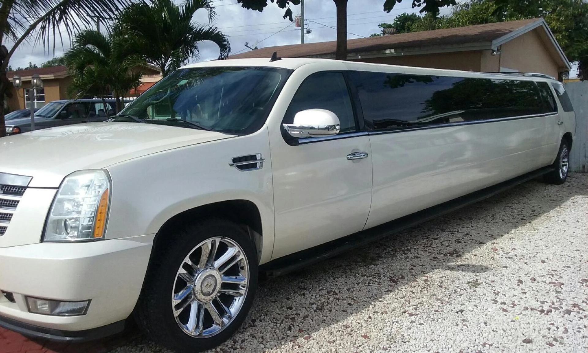Naples Car service | Affordable rates of Naples limo service