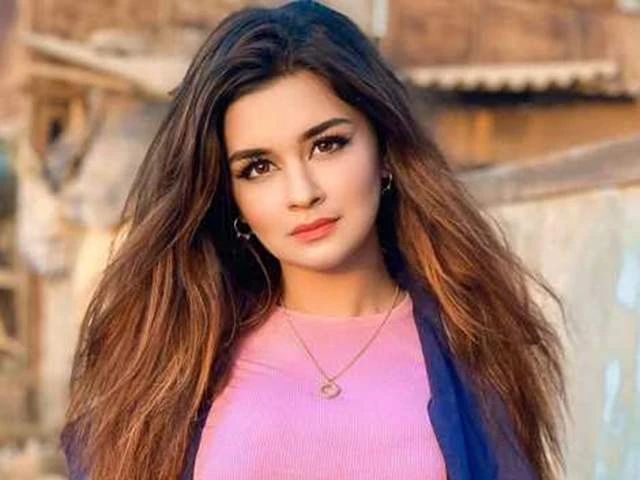 Avneet Kaur Biography, Age, Height, Family, Birthday, Boyfriend, Net Worth &amp; More