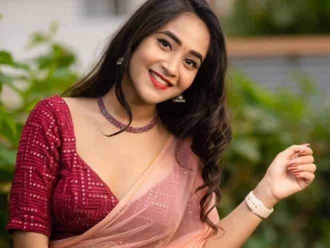 Deepthi Sunaina Wiki Biography, Age, Height, Weight, Boyfriend, Family, Net Worth, Affair Bollywood Petals