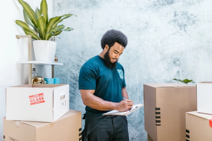 Navigating a Seamless Move: Expert Tips from a Shipping and Moving Pro