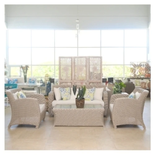 How to Create an Attractive Living Room Space?