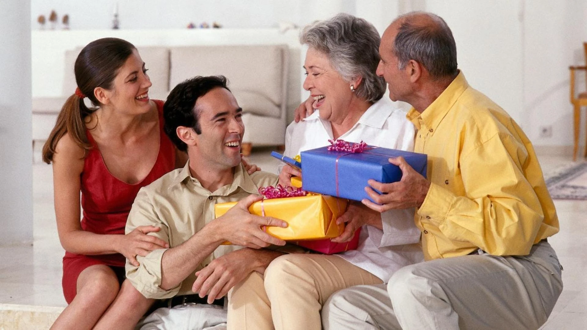 Express Your Gratitude by Giving Parents Day Gifts