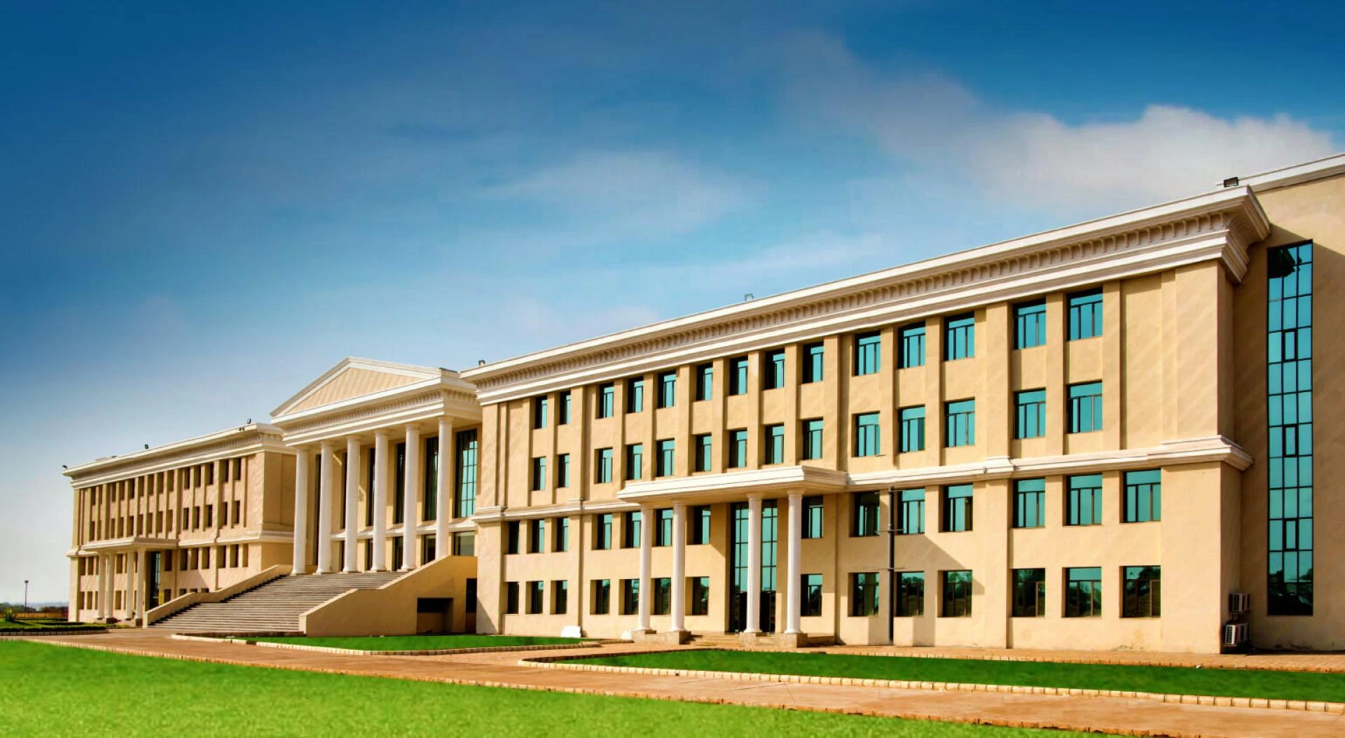 Apply to the Top BCA Colleges in Raipur Chhattisgarh