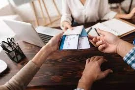 Compelling Reasons To Book Your Next Flight Ticket With A Travel Agency Online