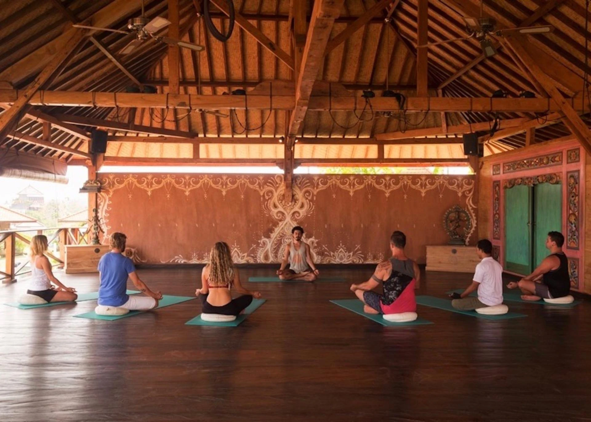 300 Hour Yoga Teacher Training in Rishikesh: The Ultimate Path to Mastery with Pratham Yoga