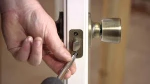 Your business needs to have a commercial locksmith’s number handy