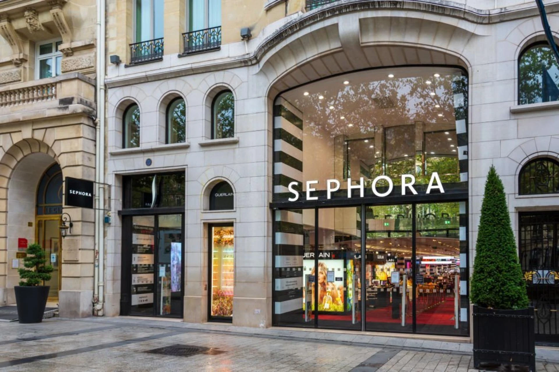 Surprise Your Friend With Sephora’s Free Gift Cards