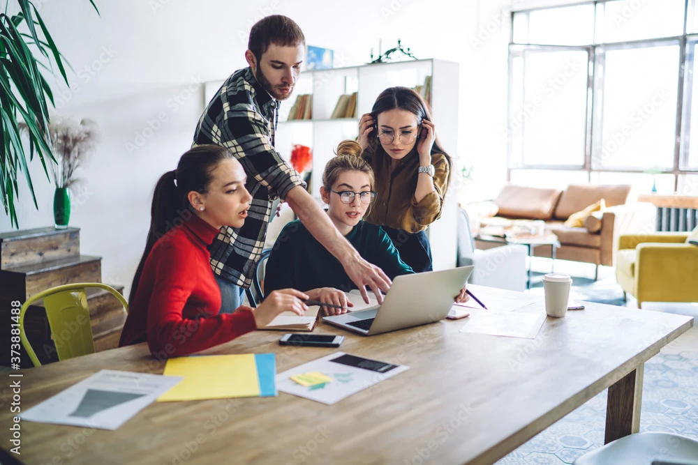 "The Importance of Choosing the Best Thesis Paper Writing Service - FantEssay"