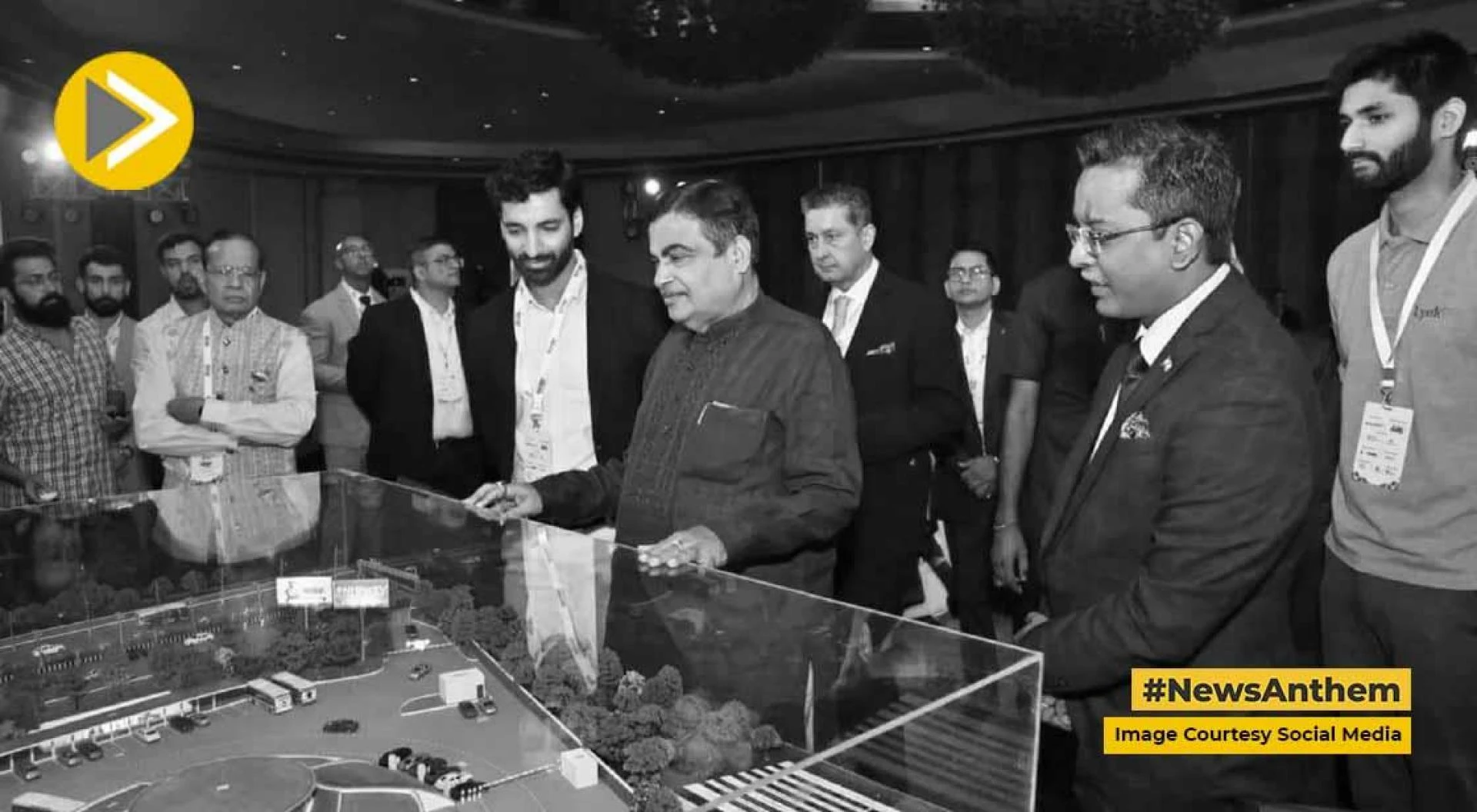 Nitin Gadkari Inaugurates NHEV's Charging Station Concept