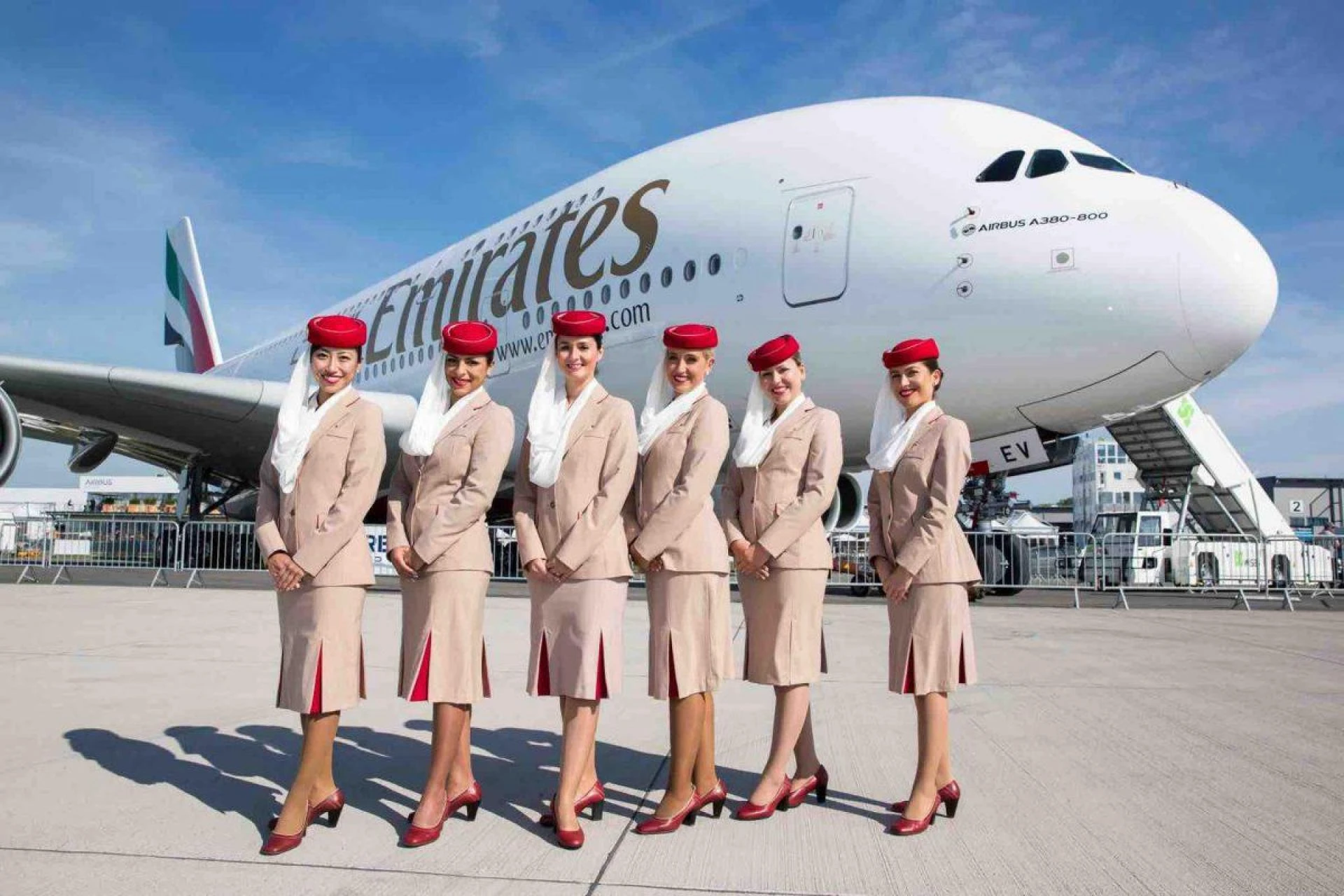 How Do I Get Through to Emirates Holidays?
