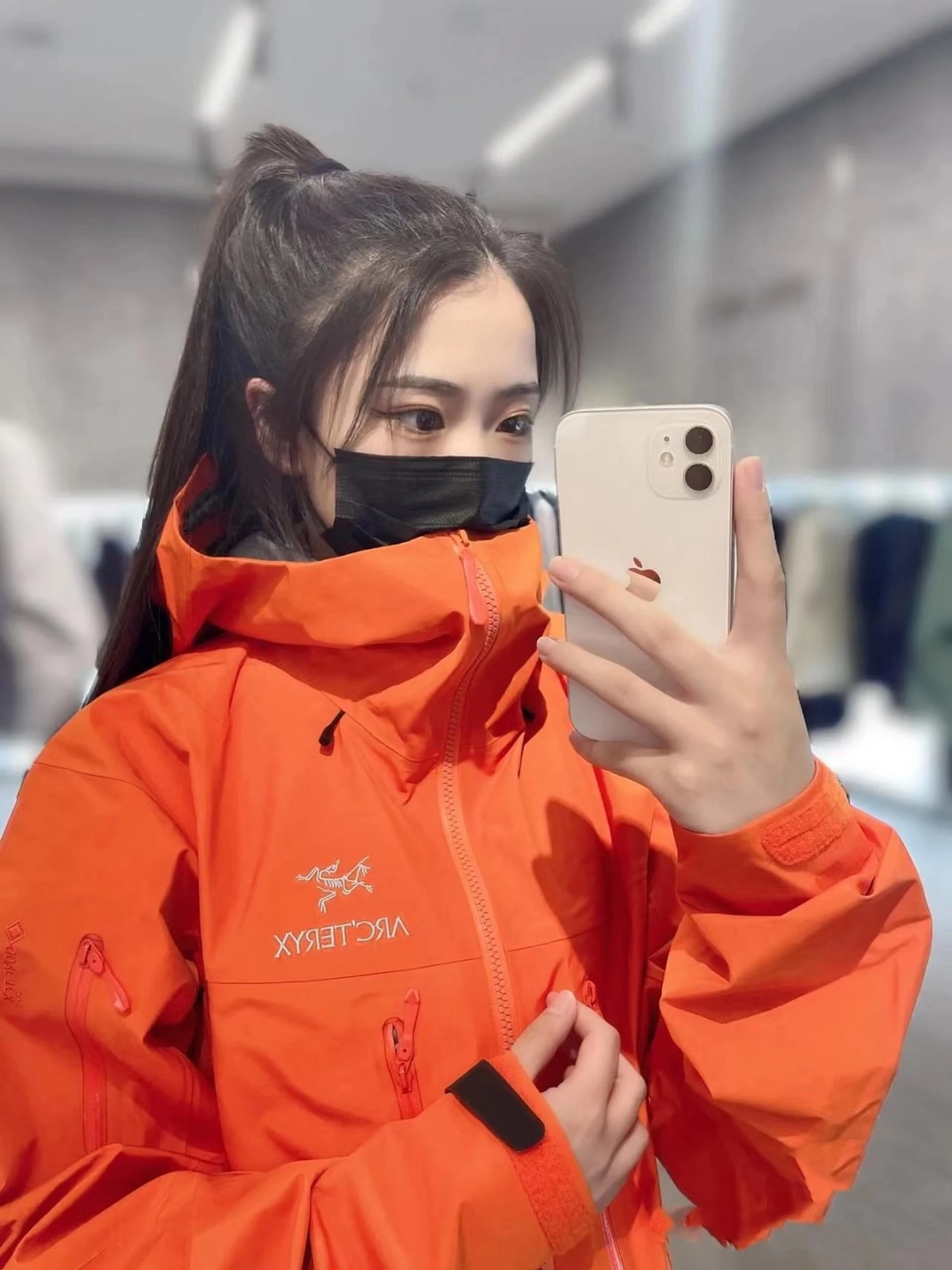 Unveiling the Elegance of Men's and Women's Luxury Clothing in Hong Kong