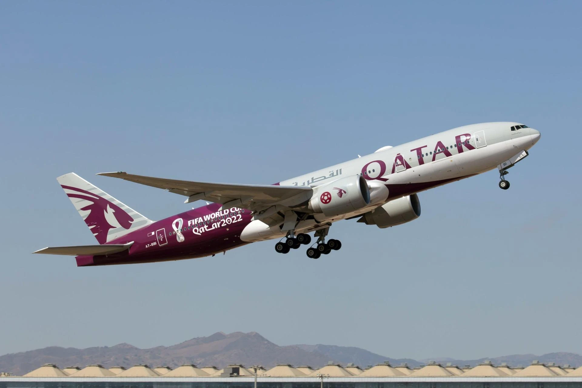 How do I talk to a live person at Qatar Airways?