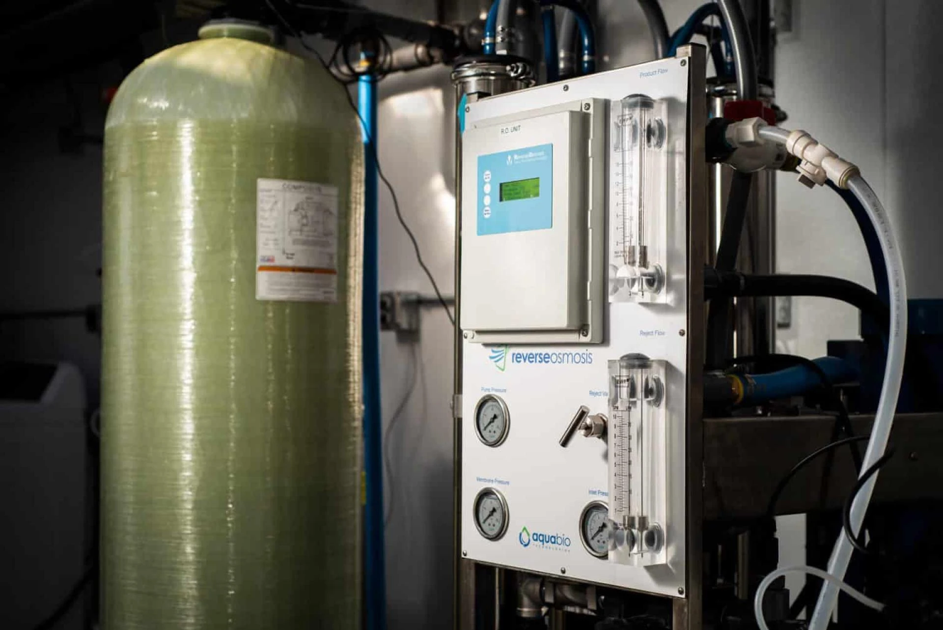 Selecting a drive-through car wash equipment that reuses wash water