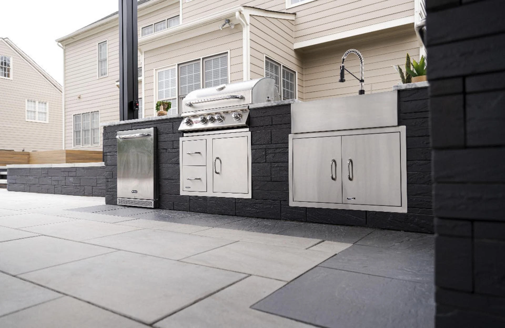 Outdoor Kitchen Installers: Turning Your Culinary Dreams into Reality