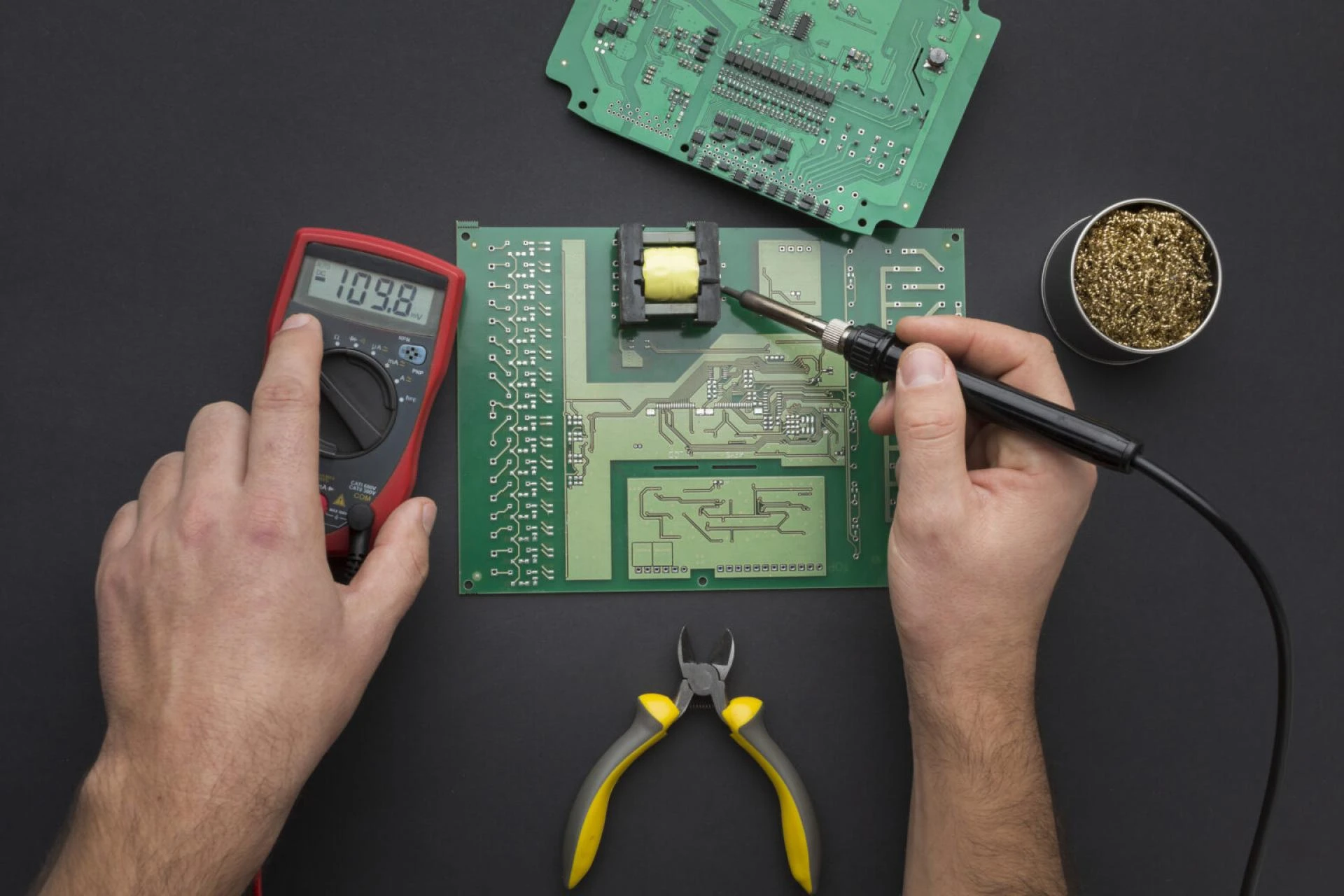 What To Consider Before Choosing a Printed Circuit Board Manufacturer