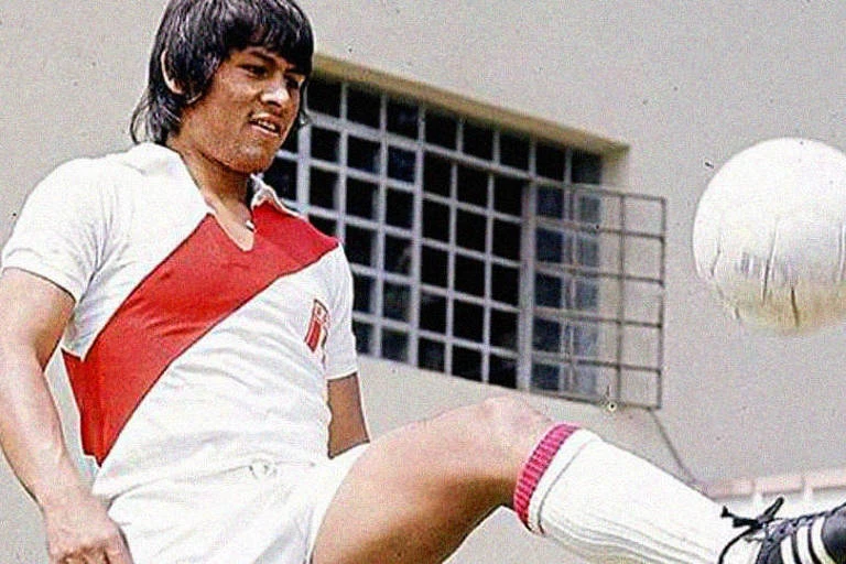 Enfrentar Brasil em 1970 ajudou peruano a defender Barcelona de Cruyff