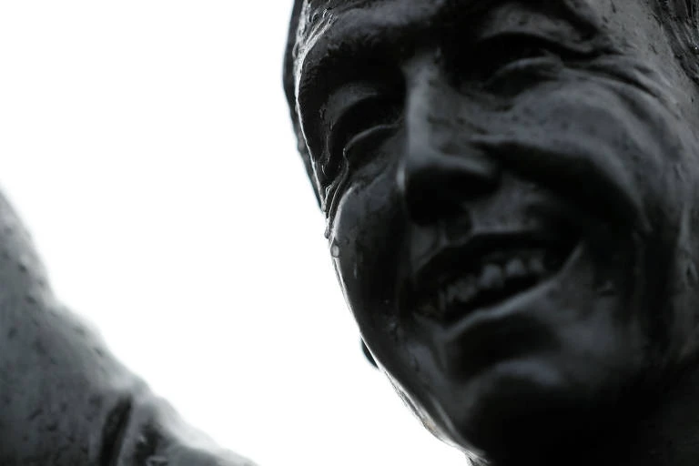 Defesa do século, feita por Banks em cabeçada de Pelé, completa 50 anos