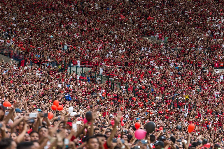 Grandes clubes precisam trabalhar para conquistar corações divididos