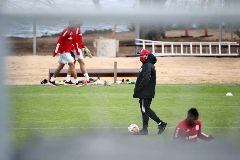 Grêmio e Internacional suspendem treinos após decreto do governo