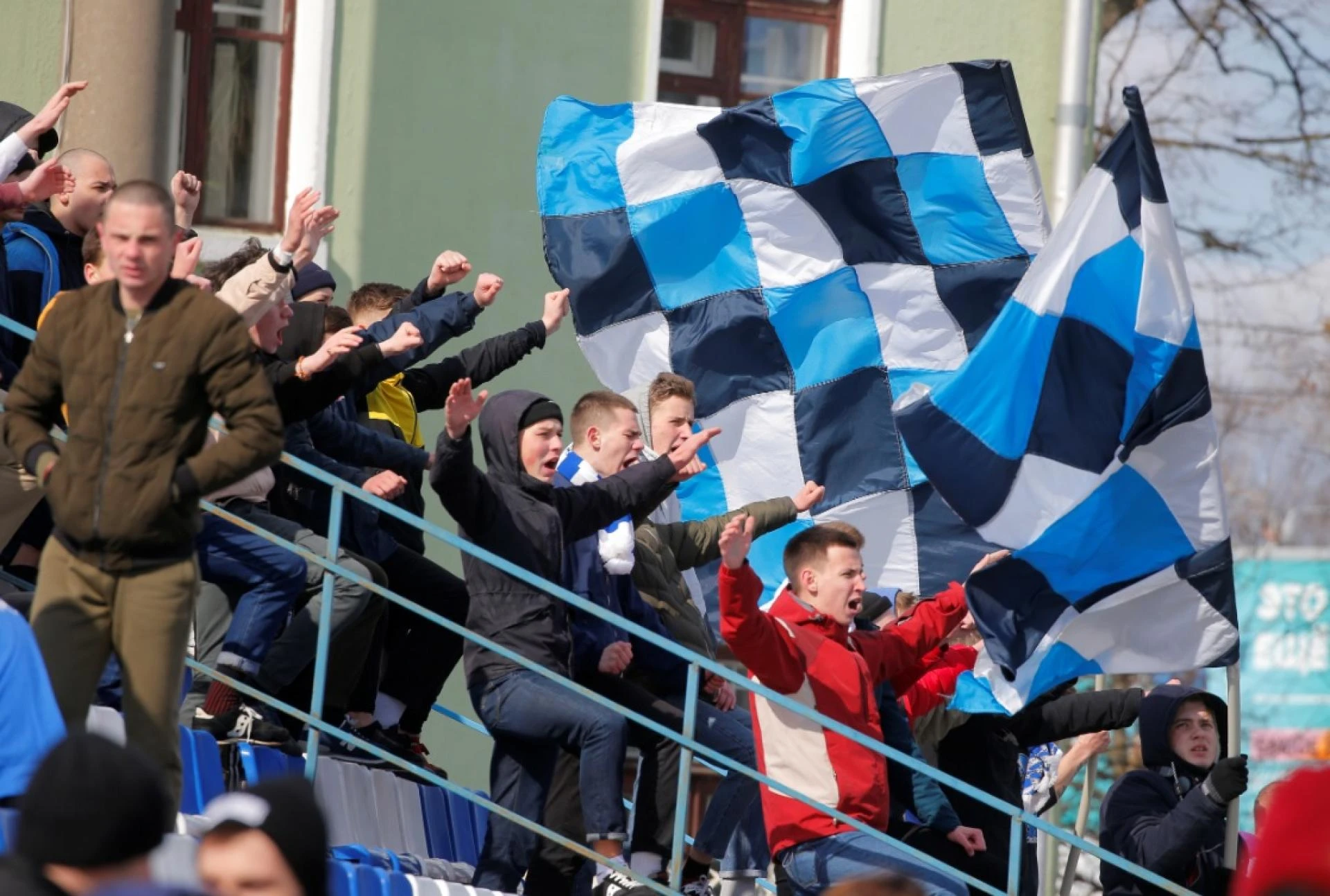 Coronavírus é psicose, diz presidente de Belarus, e futebol não para