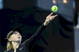 Após perder pai, jovem tenista busca na quadra alívio para luto