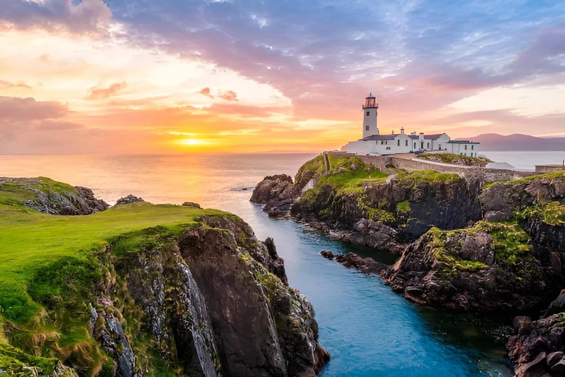 8 of Ireland's most stunning tourist destinations