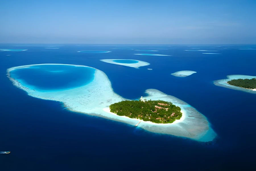 Island Paradise: Exploring the Top 7 Must-See Destinations in the Maldives