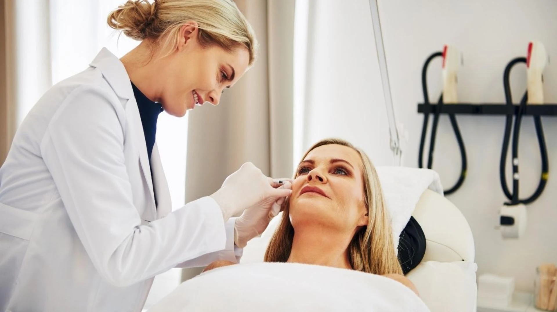 Renowned Care: Meet Udaipur's Top Dermatologist for a Glow That Speaks Volumes!"