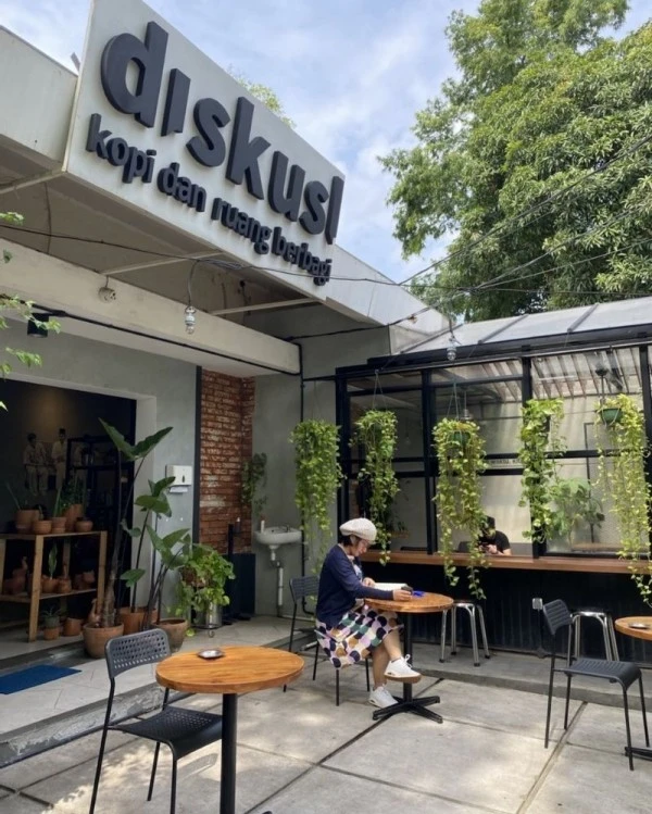 5 Recommended Cafes With Industrial Themes In Jakarta